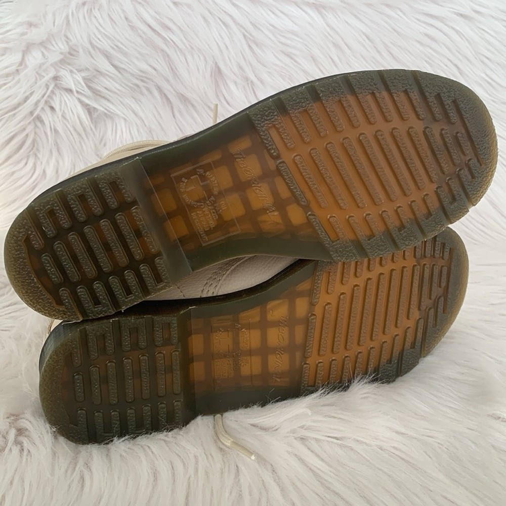 Dr. Martens 1460 Pascal Virginia Leather Boots in Vintage Taupe | US 9 - Picture 11 of 12